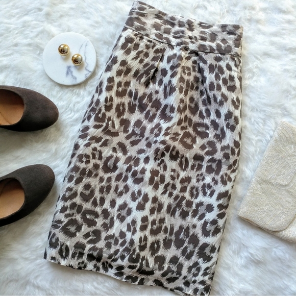 Banana Republic Dresses & Skirts - BANANA REPUBLIC 100% Silk Cheetah Skirt